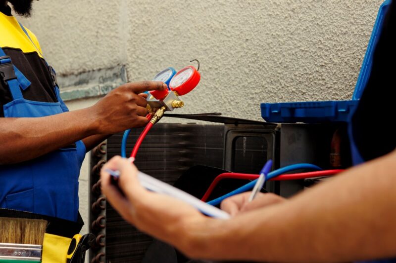 hvac-contractors-replace-system-refrigerant-change-in-des-moines-iowa